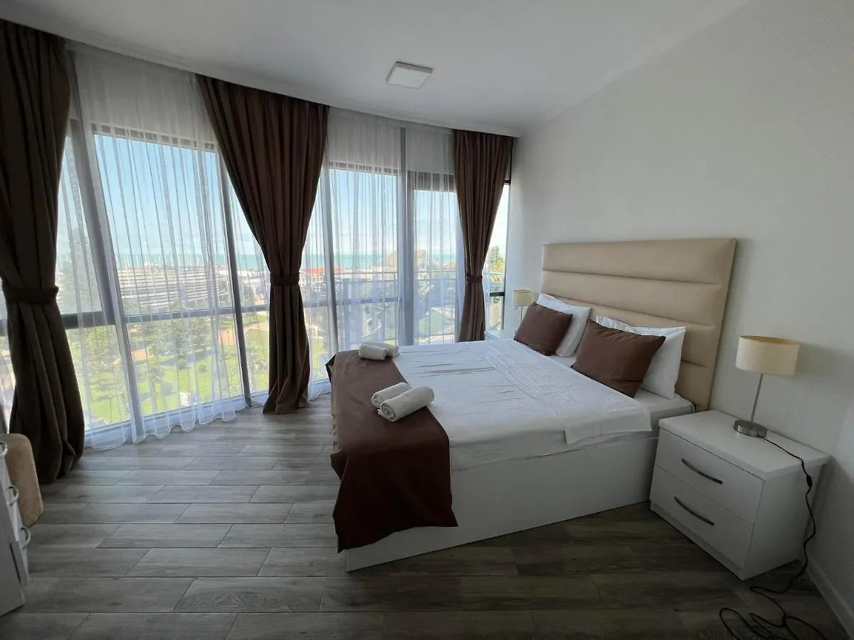 ***** شقة فندقية Holiday Check Inn باتومي جورجيا